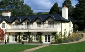 Macreddin Village